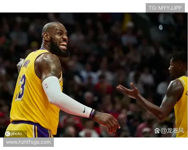 爵士激战开拓者全场鏖战双方球星上演高光对决掀起新赛季激情序幕 爵士激战开拓者全场鏖战双方球星上演高光对决掀起新赛季激情序幕