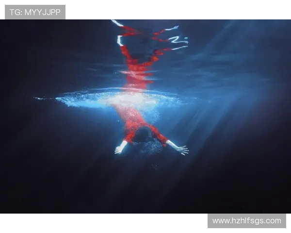 从勇敢跃入到完美入水探寻跳水运动背后的力量与艺术 从勇敢跃入到完美入水探寻跳水运动背后的力量与艺术