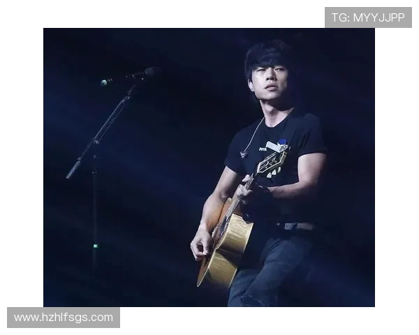 《篮球场上的璀璨明星：从默默无闻到荣耀巅峰的运动员成长之路》